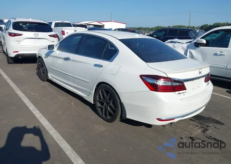 2016 Honda Accord Touring z USA, uszkodzony, nr VIN 1HGCR3F92GA012053